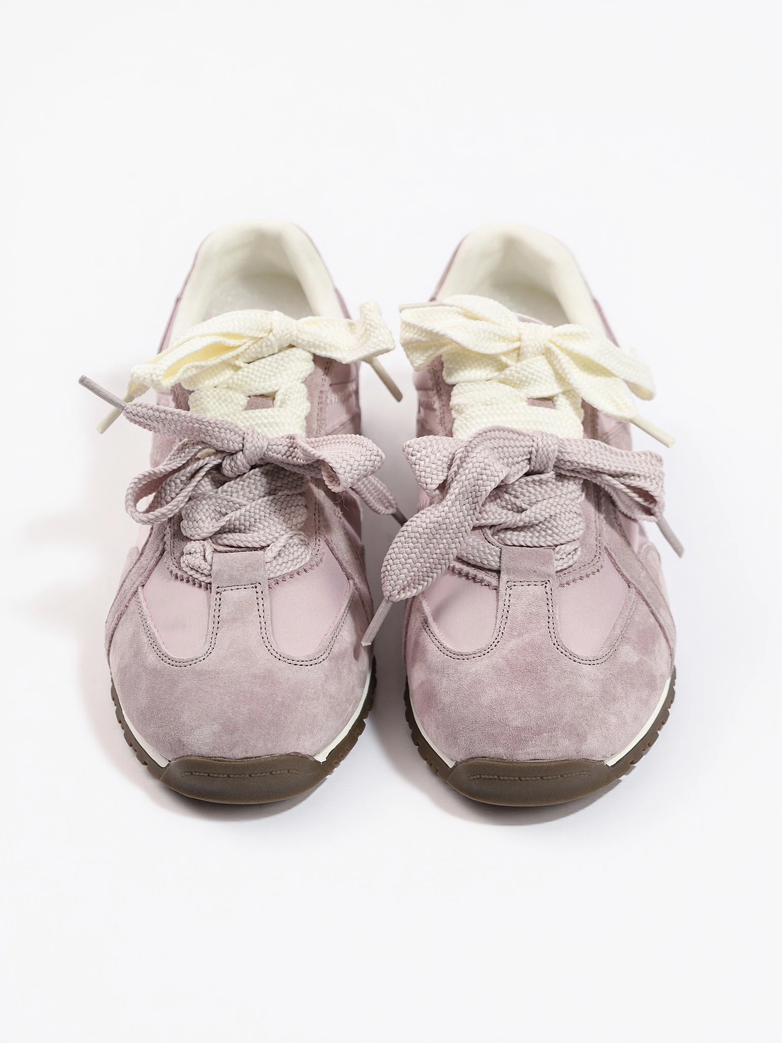 Кроссовки комбинированные сиреневого цвета на низкой подошве